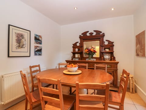 Cottage | Private kitchen | Fridge, dishwasher, electric kettle, toaster