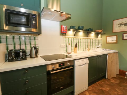 Cottage | Private kitchen | Fridge, dishwasher, electric kettle, toaster