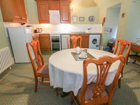 Cottage | Private kitchen | Fridge, dishwasher, electric kettle, toaster