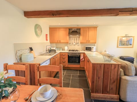 Cottage | Private kitchen | Fridge, dishwasher, cookware/dishes/utensils