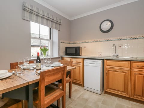 Cottage | Private kitchen | Fridge, dishwasher, electric kettle, toaster