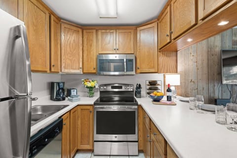 Condo (Lichenhearth 26) | Private kitchen | Full-size fridge, microwave, oven, stovetop