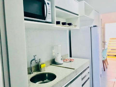 Deluxe Apartment | Private kitchen | Fridge, microwave, toaster, blender