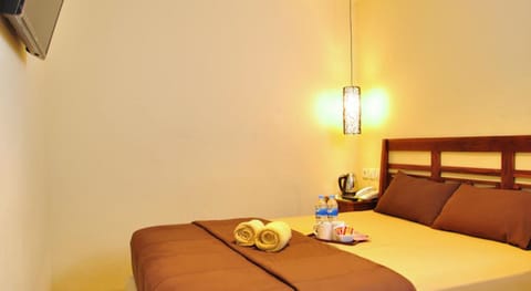 Deluxe Room | Desk, free WiFi