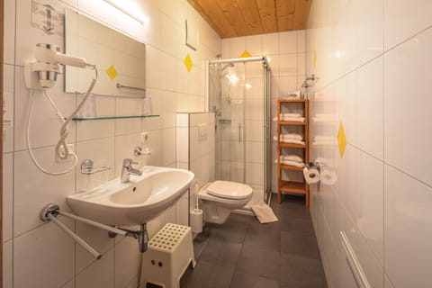 Apartment, 2 Bedrooms | Bathroom | Shower, hair dryer, bathrobes, towels