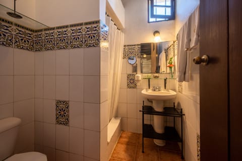 Comfort Room | Bathroom | Shower, free toiletries, hair dryer, towels