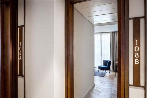 Suite, 1 Bedroom | Minibar, in-room safe, desk, laptop workspace