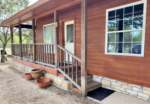 Secluded 3/2 Unit - Two-Sided Porch