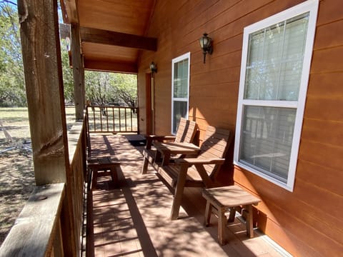 Secluded 3/2 Unit - Two-Sided Porch