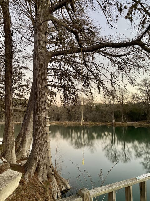 Casa Blanca River Swing