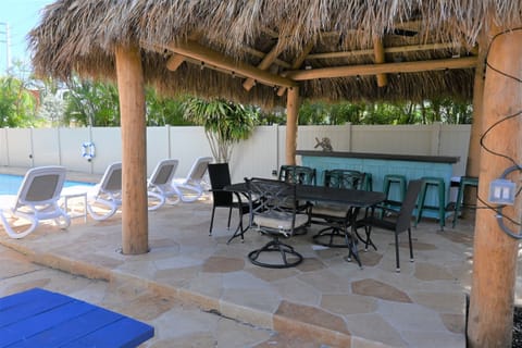 Tiki hut with 10' bar and stools