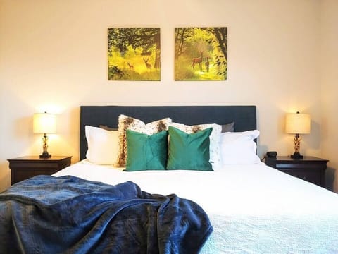 Deer oh deer - fall in love with your master bedroom with a King memory foam mattress!