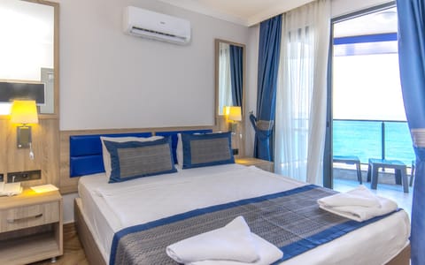 Exclusive Room, Sea View | Premium bedding, minibar, laptop workspace, free WiFi