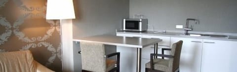 Studio | Private kitchenette | Fridge