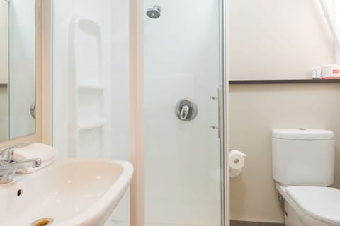 Shower, free toiletries, hair dryer, towels