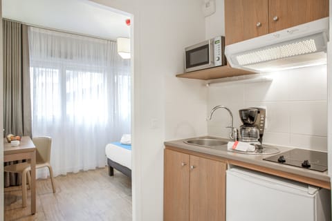 Studio (Double) | Private kitchenette | Fridge, microwave, stovetop, dishwasher