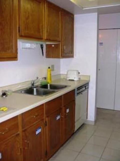 Standard Apartment, 1 Bedroom | Private kitchen | Cookware/dishes/utensils