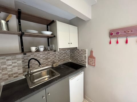 Room, 1 Bedroom, Smoking, Balcony | Private kitchen