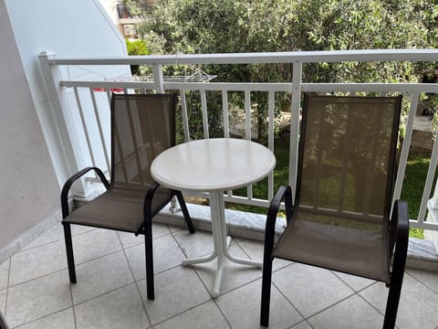 Room, 1 Bedroom, Smoking, Balcony | Property grounds