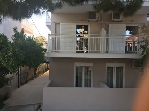 Room, 1 Bedroom, Smoking, Balcony | Front of property