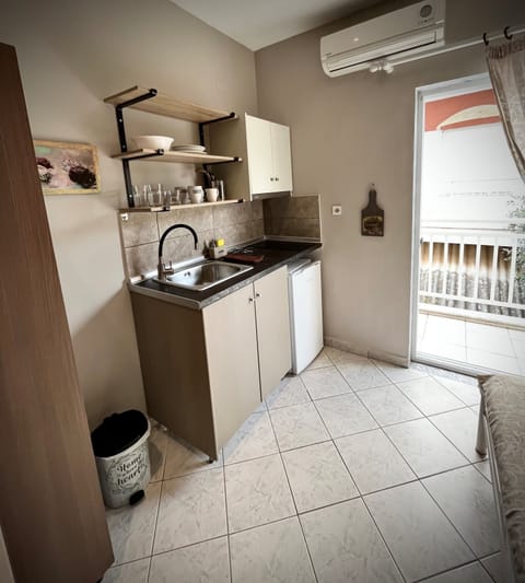 Room, 1 Bedroom, Smoking, Balcony | Private kitchen