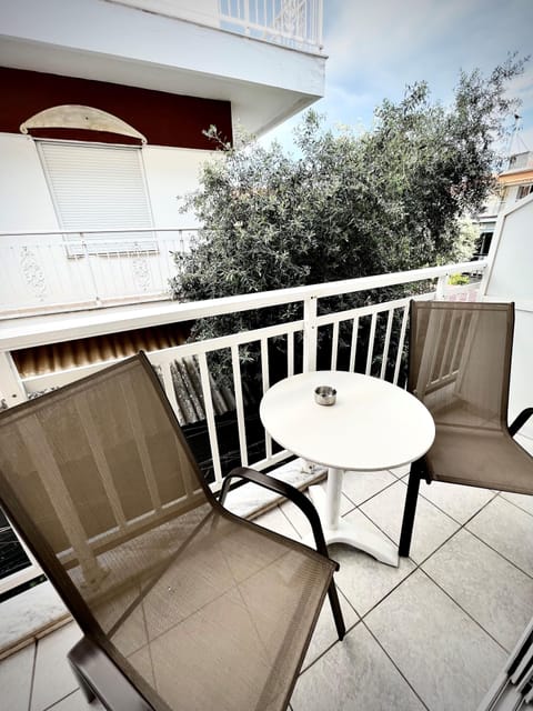 Room, 1 Bedroom, Smoking, Balcony | Property grounds