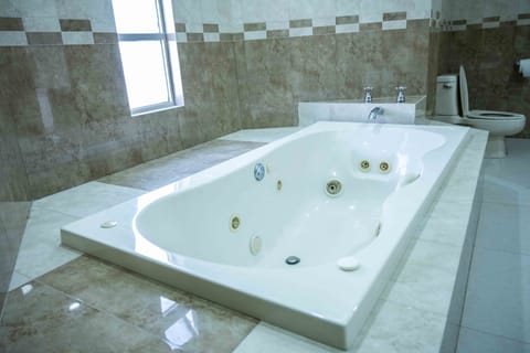 Loft, 1 Bedroom, Smoking, Balcony | Bathroom | Combined shower/tub