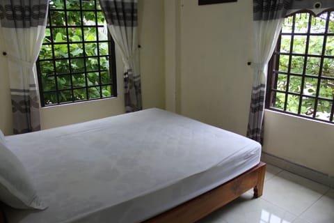 Standard Room | In-room safe, bed sheets