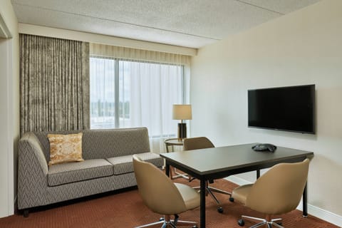 Junior Suite, 1 Bedroom | Premium bedding, in-room safe, desk, iron/ironing board