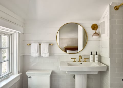 Suite, 2 Bedrooms (Court House Bunk) | Bathroom | Combined shower/tub, designer toiletries, hair dryer, bathrobes
