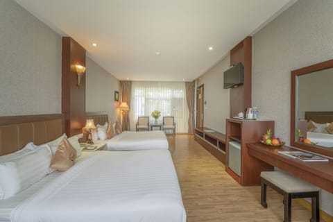 Premier Twin Room, 2 Twin Beds | 1 bedroom, premium bedding, pillowtop beds, free minibar items