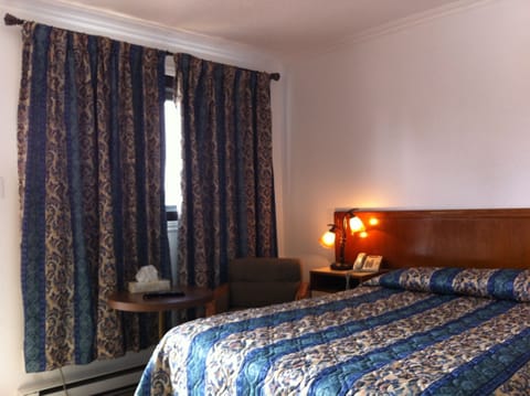 Classic Room, 1 Double Bed | In-room safe, individually decorated, individually furnished, desk