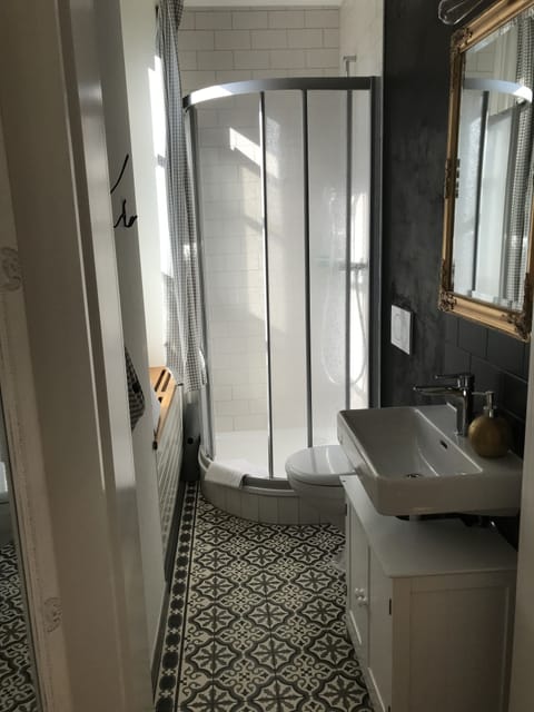 Double Room, Private Bathroom | Bathroom | Hair dryer, towels