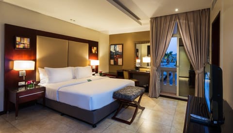 Junior Suite | In-room safe, soundproofing, iron/ironing board, rollaway beds