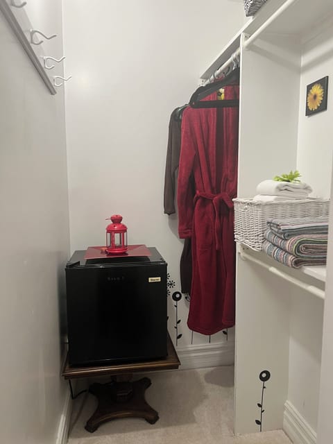 Standard Room, 1 Queen Bed | Hypo-allergenic bedding, down comforters, pillowtop beds