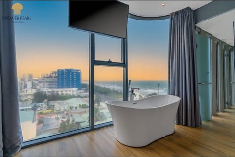 Signature Suite, Ocean View | Minibar, in-room safe, desk, laptop workspace