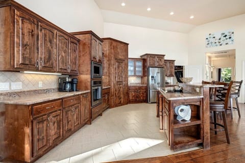 Complete with ample counter space and updated amenities, our fully-stocked kitchen is the perfect place to make your favorite meal, baked good or cup of coffee.