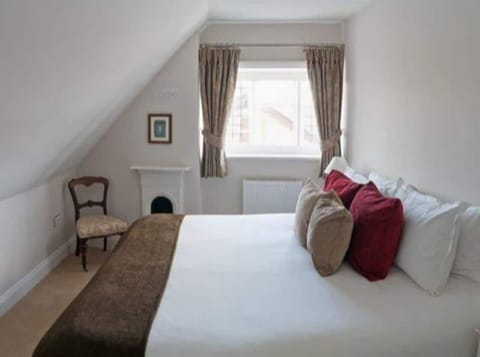 Superior Double or Twin Room, Shared Bathroom ((With Bath Only))