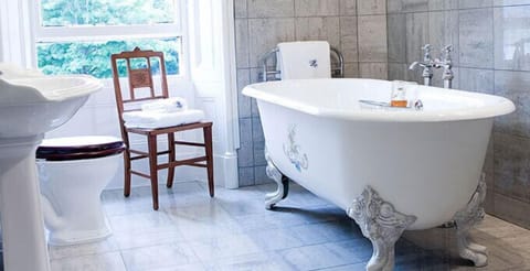 Master Room | Bathroom | Combined shower/tub, designer toiletries, hair dryer, bathrobes