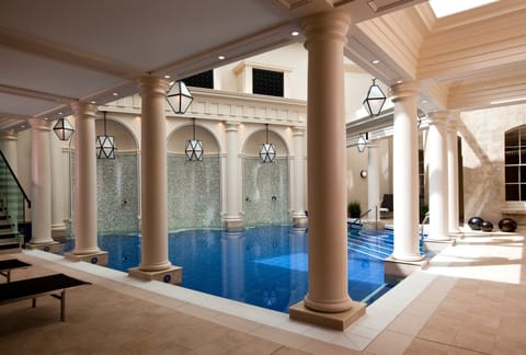 Indoor pool, sun loungers