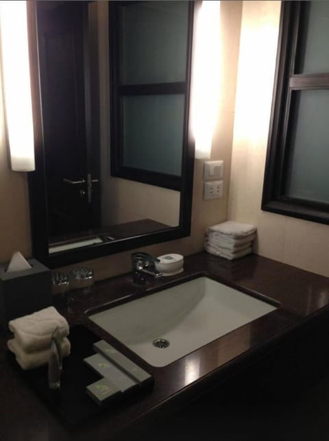 Standard Room | Bathroom | Shower, free toiletries, hair dryer, towels