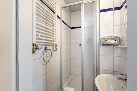 Bed in 4-Bed Dormitory | Bathroom | Shower, eco-friendly toiletries, hair dryer, soap