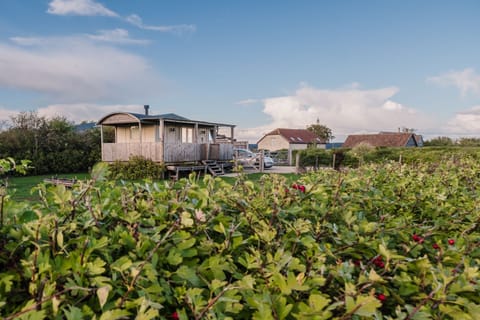 Aurora Shephards Hut - StayCotswold