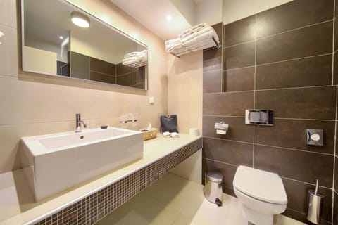 Premium Suite, Sea View | Bathroom | Free toiletries, hair dryer, bathrobes, slippers