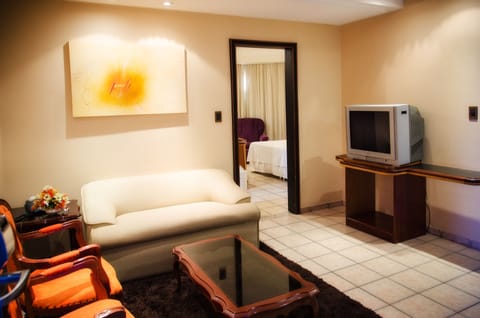 Suite (Master) | Minibar, in-room safe, individually furnished, desk