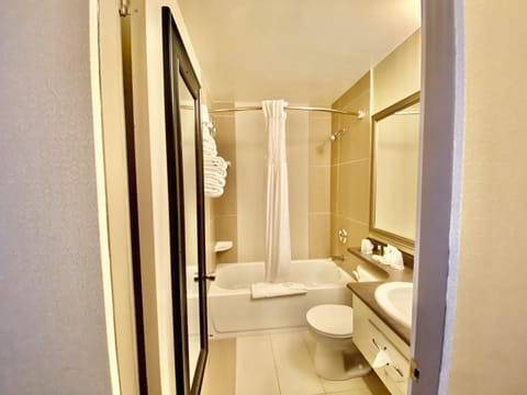 Suite, 2 Queen Beds, Non Smoking | Bathroom | Combined shower/tub, free toiletries, hair dryer, towels