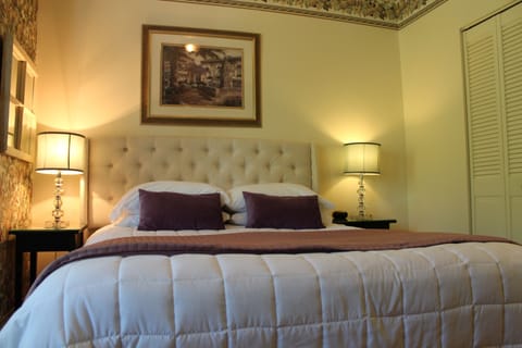 Classic Room, 1 Queen Bed (Raffinée) | Down comforters, individually decorated, individually furnished