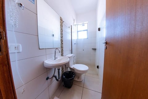 Deluxe Room (Sextuple) | Bathroom | Shower, free toiletries, hair dryer, towels