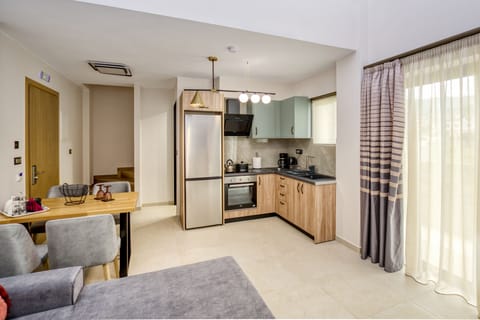 Suite - Split Level | Private kitchen | Fridge, oven, stovetop, espresso maker