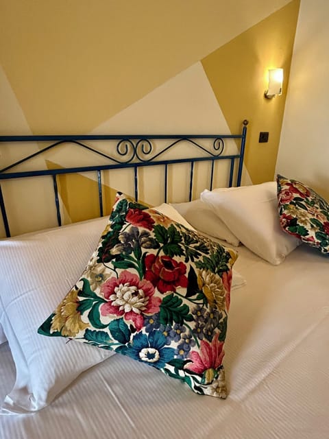 Double Room | In-room safe, free WiFi, bed sheets